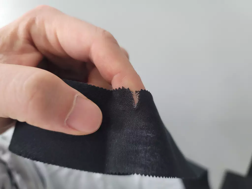 손으로 찢는 햄튼 아담스 테이프